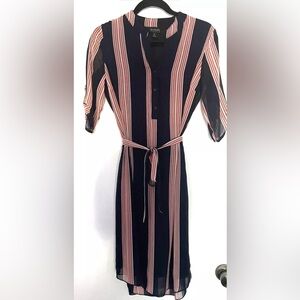EN FOCUS STUDIO dress. Women’s size 6 striped lined soft sheer shell